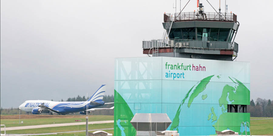 Франкфурт хан. Хан в аэропорту. Frankfurt Hahn Airport. Обанкротился немецкий аэропорт Франкфурт-Хан.